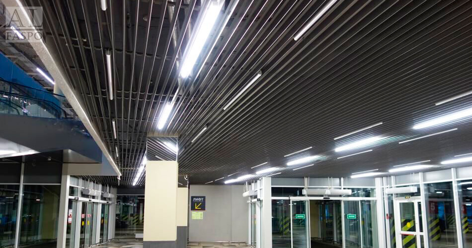 Пластинообразный подвесной потолок открытого типа